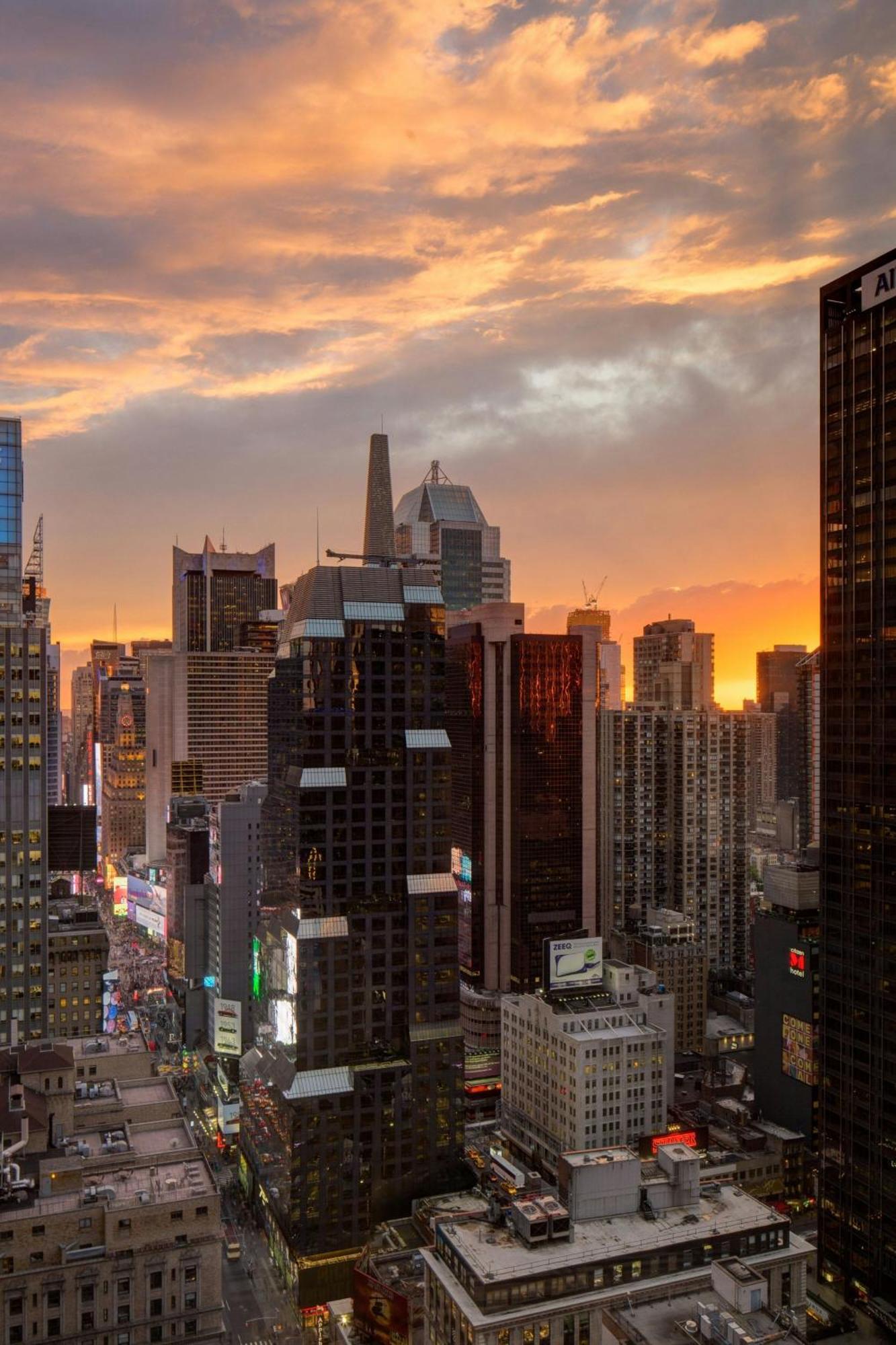 Premier, Guest room, 1 King, City view, High floor,1633677210:JPEG